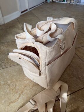 Soft shell pet carrier